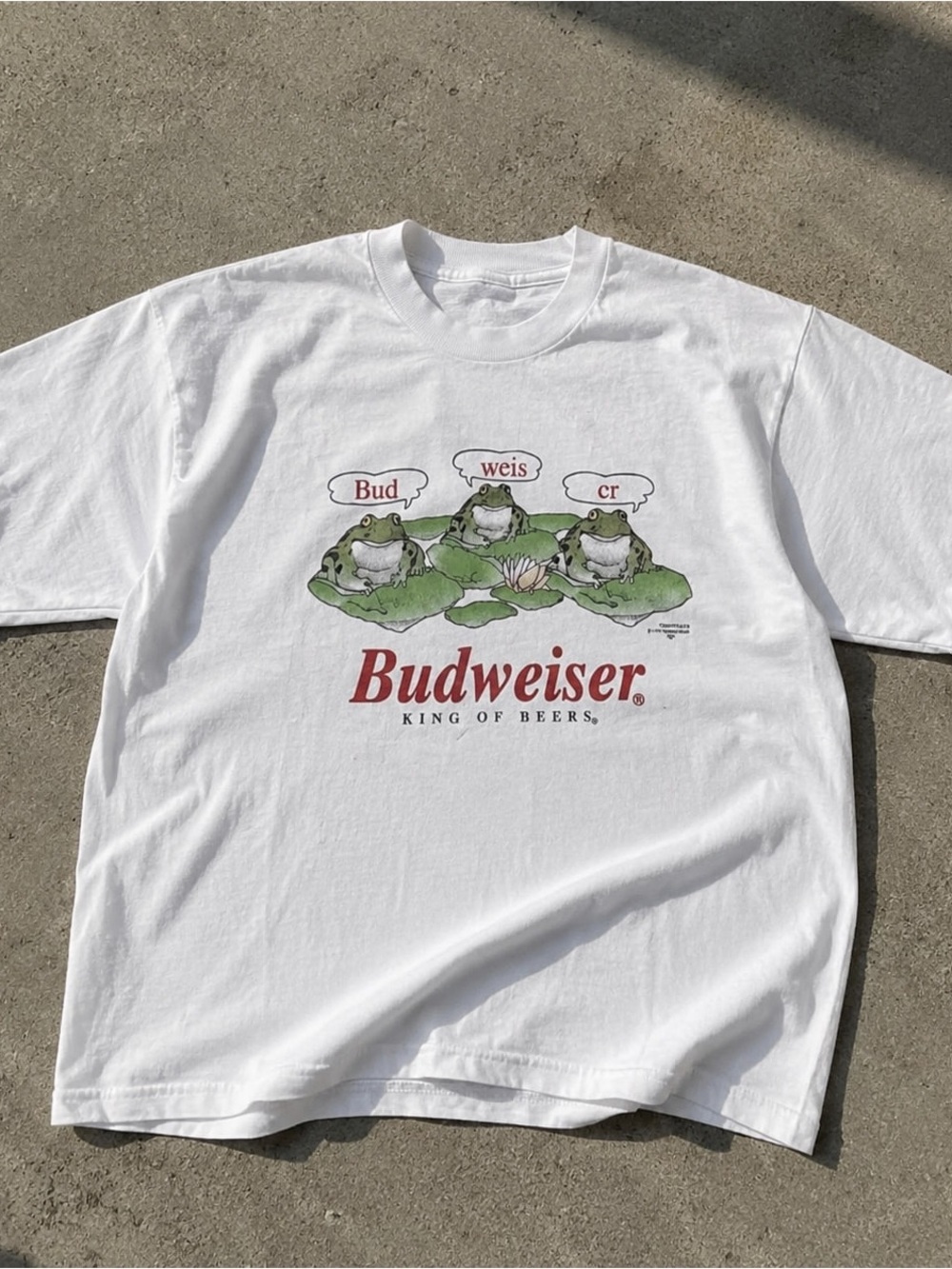 Gildan White Budweiser Frog Graphic Short Sleeve Tee